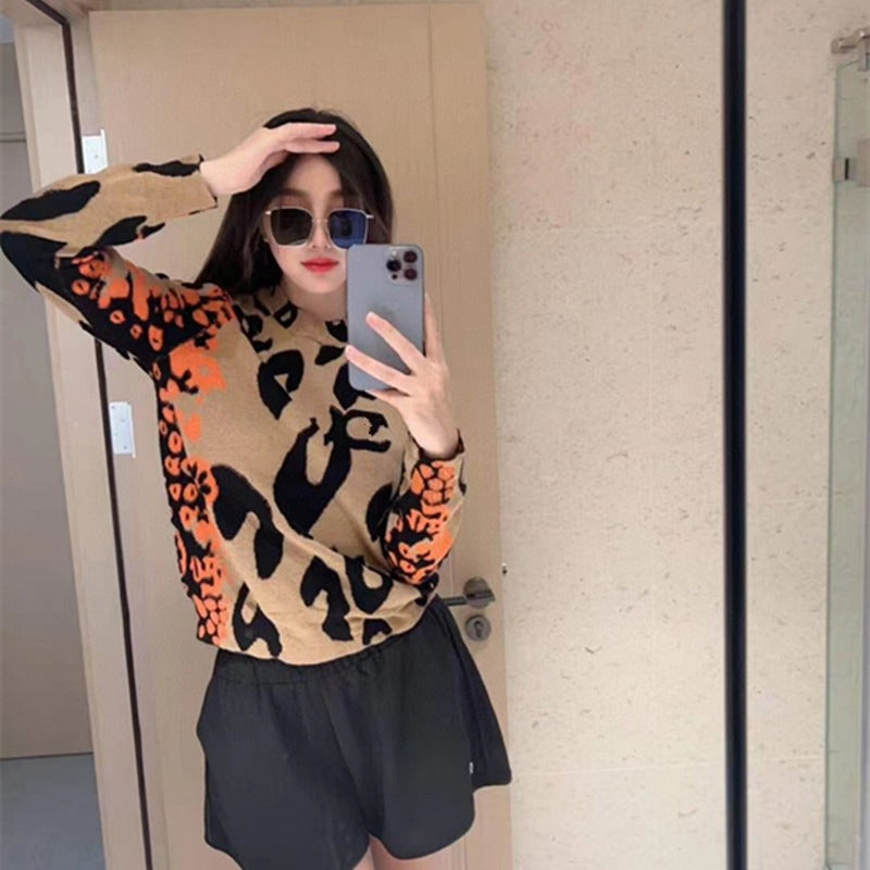 Autumn New Small Fragrant Leopard Pattern Fashionable and Elegant Round Neck Long sleeved Knitted Sweater for Women