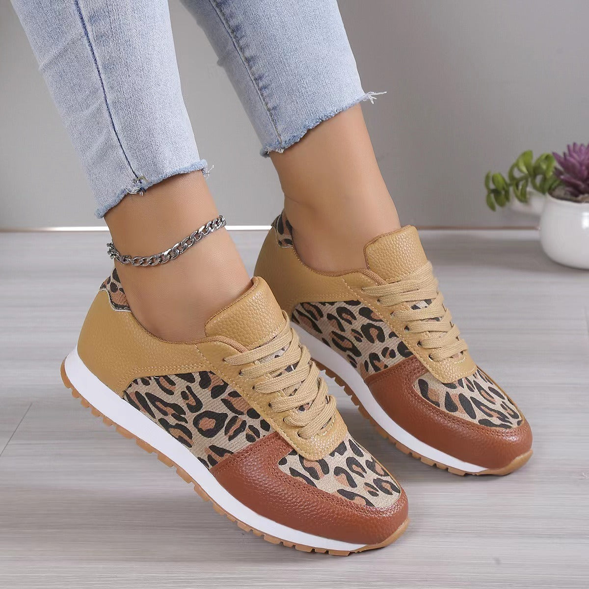 Thick-soled leopard print lace-up casual sports shoes for women low-top running shoes