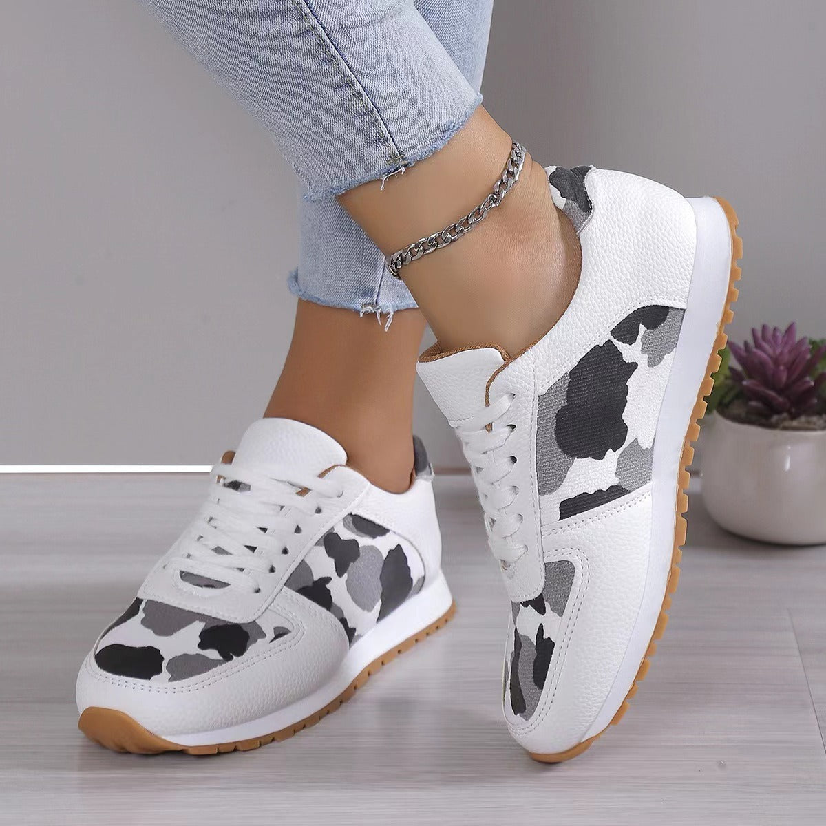 Thick-soled leopard print lace-up casual sports shoes for women low-top running shoes